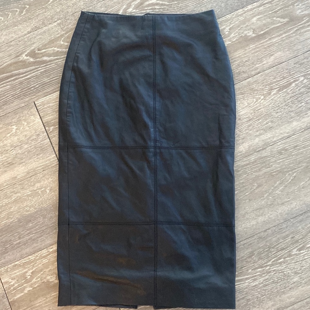 Faux leather pensil skirt